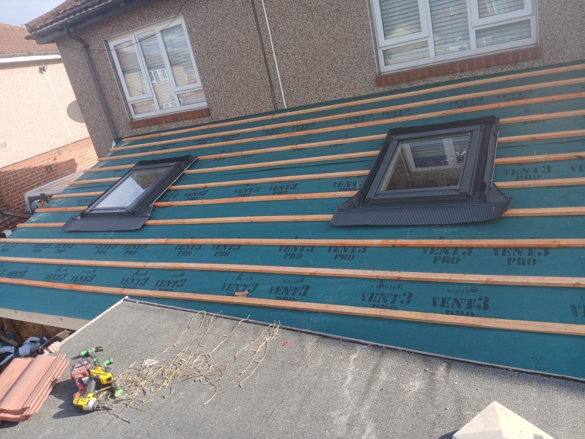Roof battens and breathable membrane with skylight frames